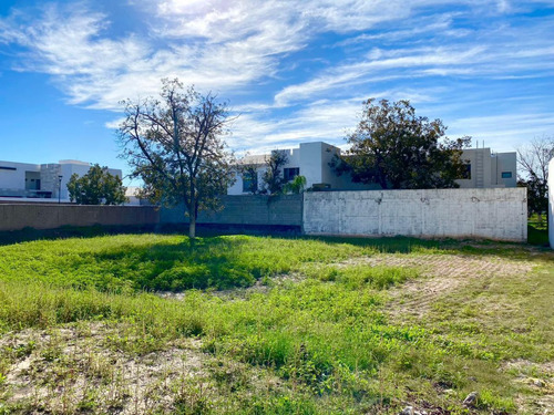 Se Vende Terreno Residencial En Virtudes Esq. Con Via De Santo Tomas, Las Trojes