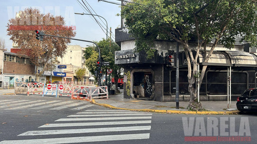 Lote En Juan B. Justo 7005 Esq. Sanabria. 3 Plantas. 500m² Ex-confitería.
