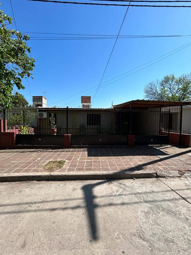 Excelente Casa En Venta De Dos Dormitorios En Parque Capital!!!!