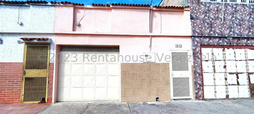 Kl Vende Cómoda Casa En El Centro De Barquisimeto #24-13160