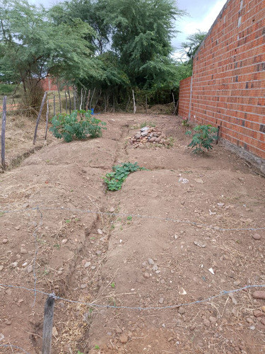 Vendo Terreno Com Medida De 20/6 Documentado,próximo A Praça