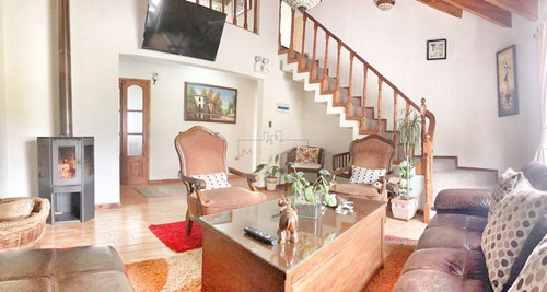 Casa En Venta De 5 Dorm. En Curicó