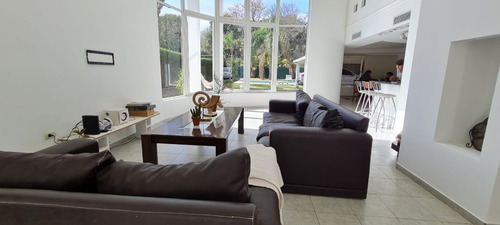 Imagen 4 de 15 de Importante Casa Villa Allende Golf - 5 Dorm / 2 En Planta Baja - 270 Cub Pileta Lavadero