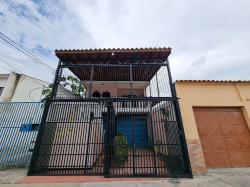 Imagen 2 de 29 de Casa Con Local Comercial En Venta Centro De Baquisimeto #22-8710