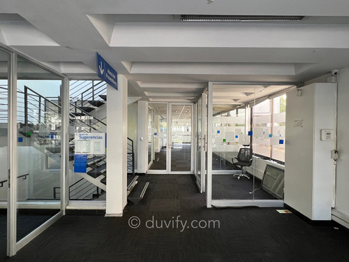 Oficina /local Metro El Golf - Amplia Factibilidad Comercial