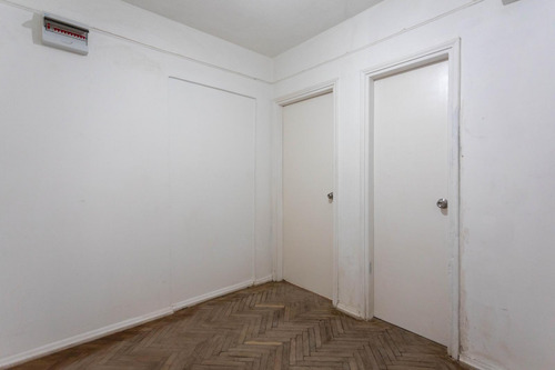 Venta Apartamento De Un (1) Dormorio Con Renta. Ciudad Vieja. Renta Anual 7%