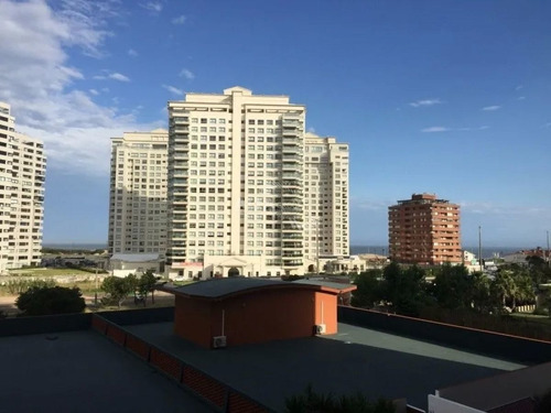 Imagen 8 de 10 de Apartamento En Venta, Mansa, Frente Al Mar, Punta Del Este