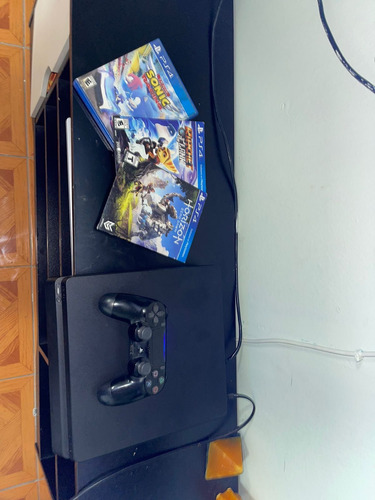 Play Station 4 Slim 500gb Sony + 3 Juegos + 1 Joystick