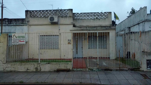 Casa En Banfield Oeste. Pje Argentano Al 1500