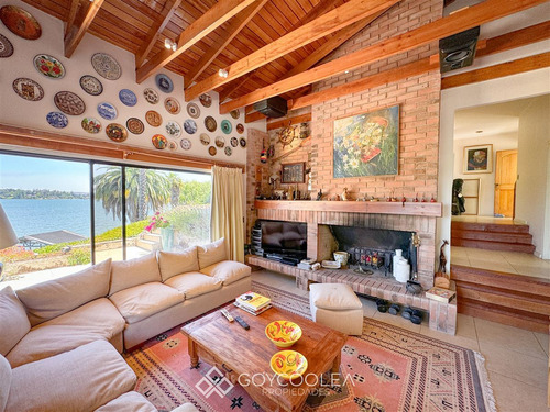 Casa En Venta De 4 Dorm. En Las Cabras