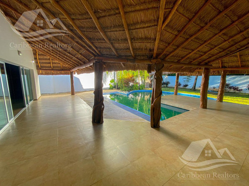 Amplia Casa En Venta En  Alamos Cancun Gran Patio Con Terraza, Alberca Y Arboles Frutales B-alrz5974