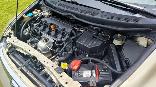 Honda Civic 1.8 Ex 4 p