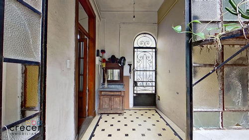 Hermosa Casa De Epoca De 4 Ambientes Con Terraza Y Patio