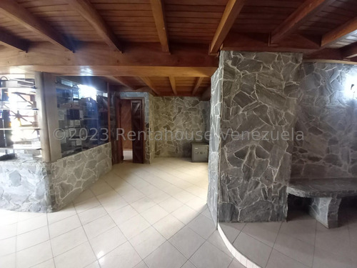 Amplio Y Comodo Apartamento Para Diseñar A Su Estilo Con Detalles Mediterraneos En Piedra Y Madera, Con Excelente Ubicacion Zona Norte De La Gran Valencia, Piso Medio, Edificio Conservado