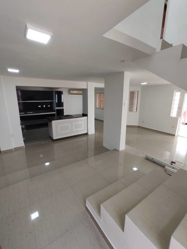 Imagen 3 de 10 de Town House Trigal Norte Gabriela 04121324237