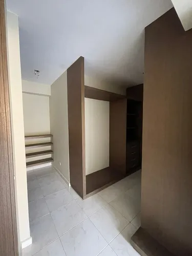 Res Titanium Suite, Mañongo