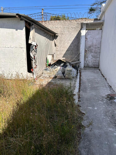 Hermosa Casa Con Apto Al Fondo Y Galpón.