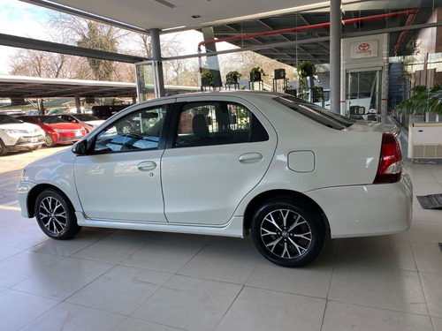 Imagen 2 de 13 de Toyota Etios Xls 4 Ptas. At - Nafta - 2018