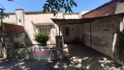 Casa | 2 Dormitorios | Cochera | Capitán Bermúdez | Barrio Las Mariposas