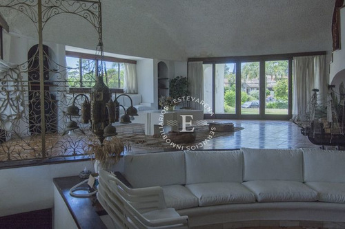 Imagen 13 de 22 de Casa En Venta De 4 Dormitorios En Playa Mansa (ref: Est-534)