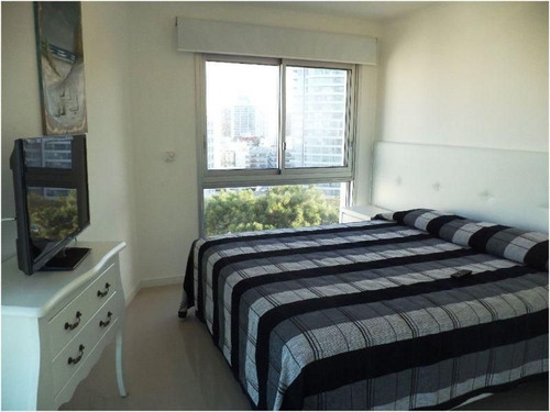 Apartamento En Alquiler Por Temporada De 3 Dormitorios En Playa Brava