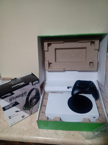 Envío Gratis Pack Xbox Series S, 1 Mando,  Audífono Hyperx 