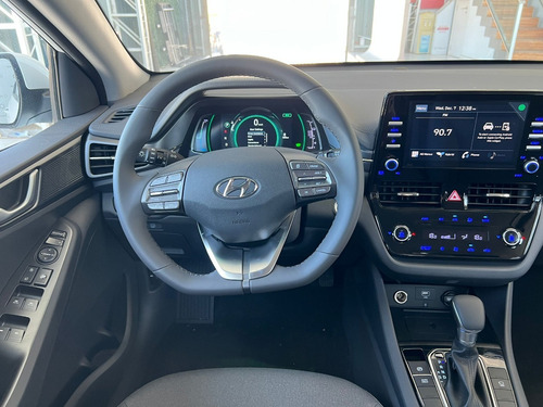 Imagen 14 de 22 de Hyundai Ioniq Unique 1.6 Gdi Hibrido At 5p