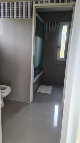 Casa En Venta - 4 Dormitorios 4 Baños - Coronel Brandsen