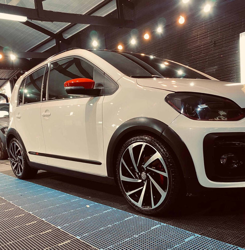 Imagem 5 de 8 de Volkswagen Up! Up Cross 170 Tsi