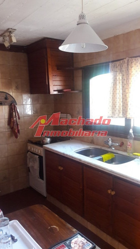 Excelente Ubicacion Para Vivir Todo El Año! Casa En Venta Zona De Playa Mansa Cerca De La Playa- Ref: 5601