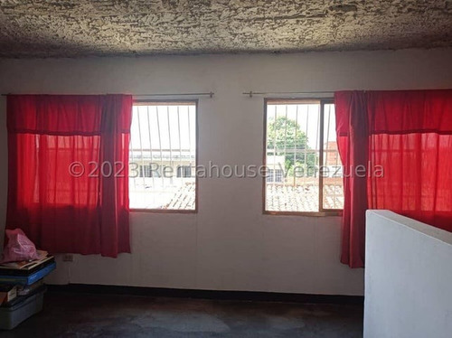 . Jv Vende Haz Realidad Tu Sueño: Casa Quinta Espaciosa Y Luminosa En Zona Cotizada, Ideal Para Disfrutar De La Tranquilidad Y La Cercanía A La Ciudad. 25-8374