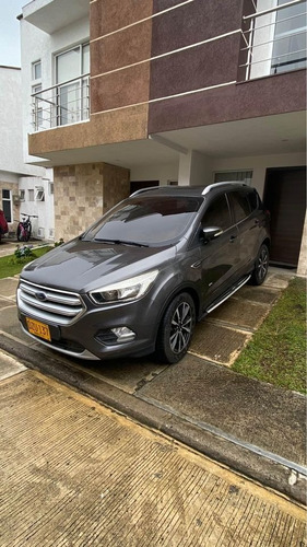 Ford Escape 2.0 Titanium 245 hp