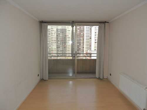 Arriendo Dpto. Catedral 1582. Excelente Ubicacion Metro