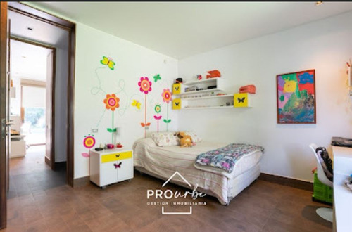 Casa En Venta De 7 Dorm. En La Reina