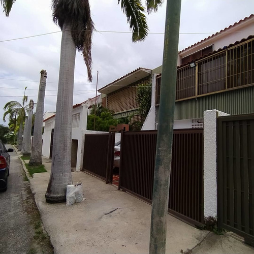 Imagen 2 de 14 de Town House En Caraballeda. 0414-2250913