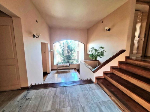 Casa En Venta De 4 Dorm. En Las Condes