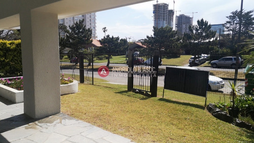 Casa En Punta Del Este, Playa Mansa, Cerca Del Mar, Venta, Alquiler Anual, Y Temporada- Ref: 6622