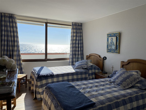 Casa En Venta De 8 Dorm. En Zapallar Primera Linea