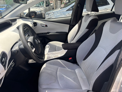 Toyota Prius 1.8 Base Cvt