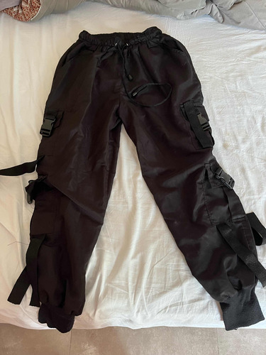 Pantalones Cargo Negro Tela Fina Con Bolsillos Y Broches Puñ