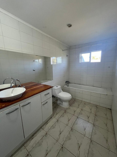 Casa En Arriendo Sector Las Tinajas, Talca