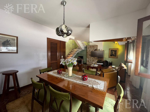 Venta Casa 5 Ambientes Con Cochera Y Patio En Villa Dominico