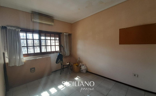 Reservado - Casa - Boedo - 4 Amb C/garage, Patio, Balcón, Quincho Y Parrilla S/lote Propio. - 218m²