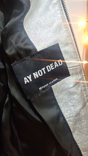 Campera De Cuero Ay Not Dead (Usado)