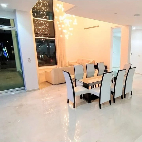 Lujosa Casa En Venta Las Villas Lecheria - Alejandro Alvarez