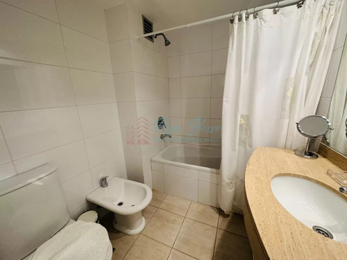 Alquiler De Apartamento De 3 Dormitorios + Dependencia En Amplia Planta En Playa Brava