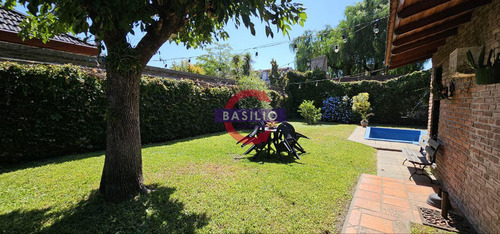 Venta Imponente Casa 6 Ambientes Con Cochera, Jardín Y Pisci