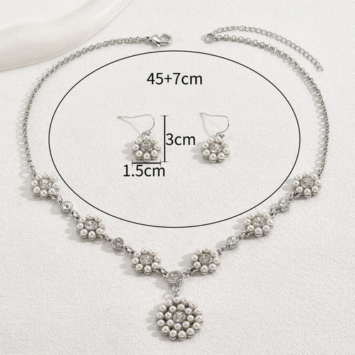 Conjunto De Collar Y Pendientes Con Flores De Perla