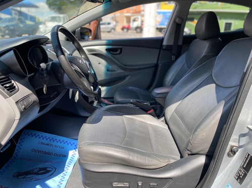 Imagem 10 de 12 de Hyundai Elantra 1.8 Gls 16v 2012