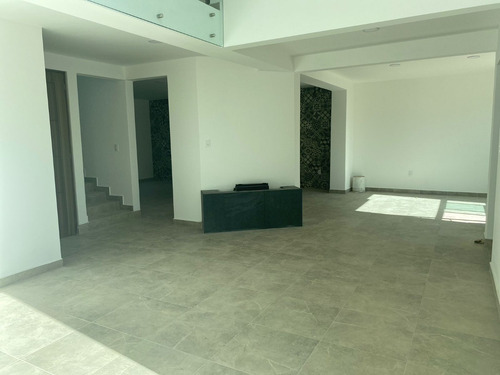 Renta De Casa Semi-nueva En Toluca - Cacalomacan Casa Hermosa , En El Primer Cuadro De La Zona Residencial Campestre De Cacalomacan El Mas Exclusivo A 20 Min Del Centro De Toluca.